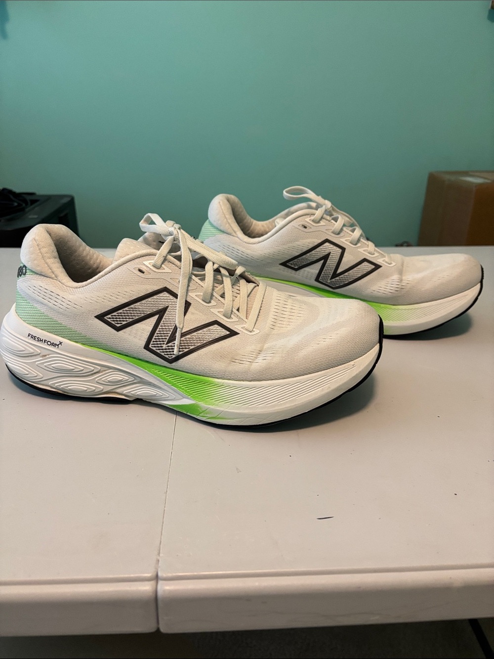 New Balance White and Lime Men’s Athletic Running Shoes Fresh Foam 880 Size 11